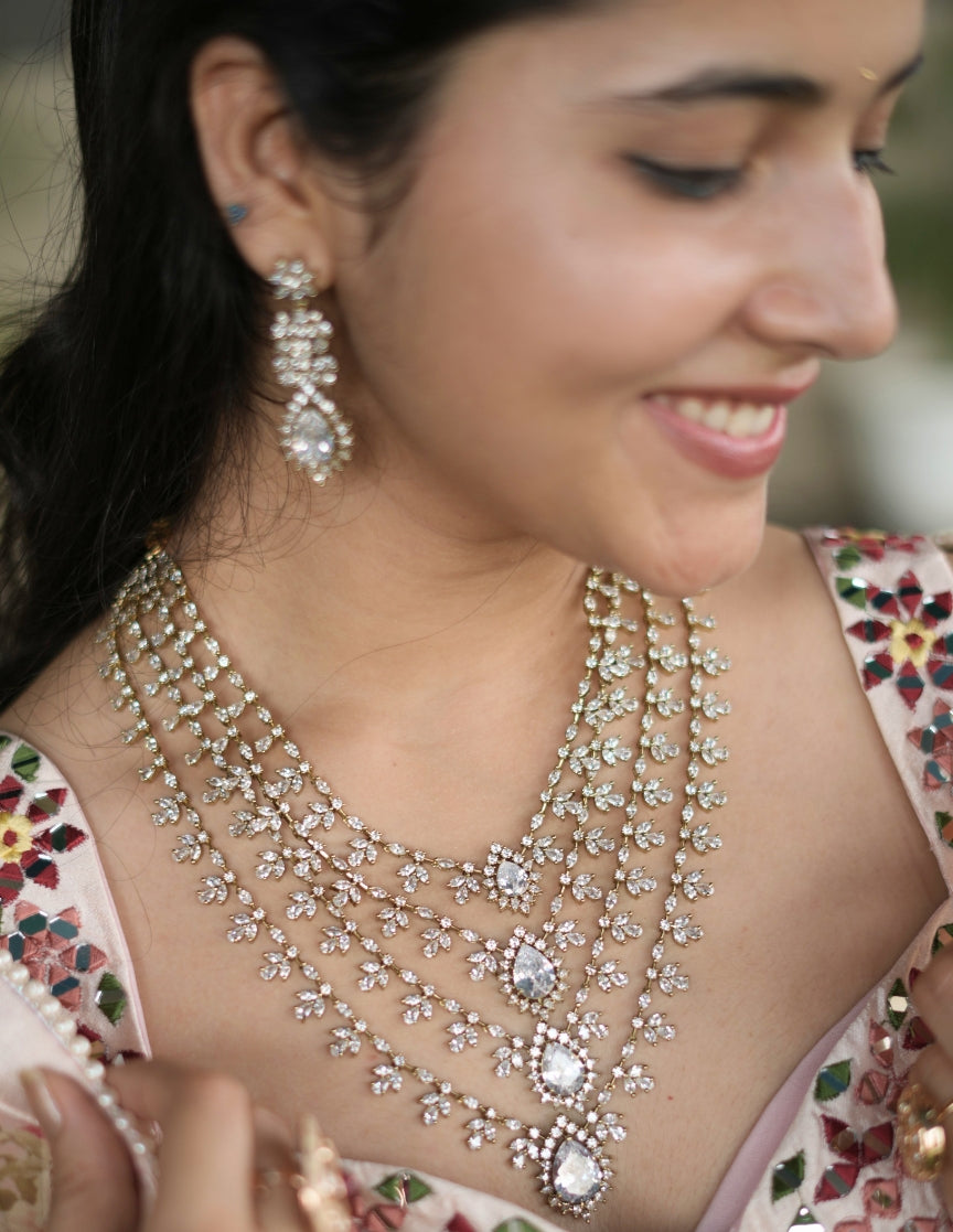 Laurel of Queens Necklace Set